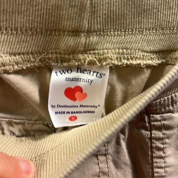Two Hearts Maternity Khaki Shorts Cargo/Bermuda. SZ Small measurements in photos - Picture 2 of 8
